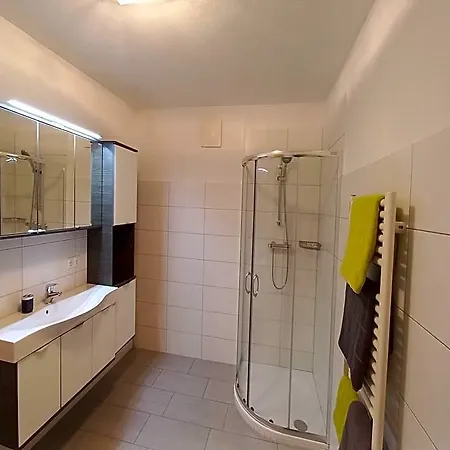מלון Bright Flat Close To The Area 4*